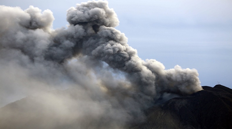 El coloso mantiene una actividad intermitente de emanación de gases y ceniza tras las fuertes erupciones que iniciaron el 19 de septiembre.