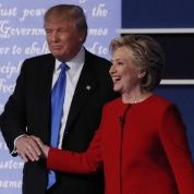 Clinton se vio risueña y segura durante el debate.