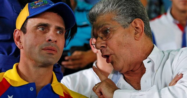 Opposition leader Henrique Capriles (l) during an anti-government rally with Henry Ramos Allup, Sept. 26, 2016.