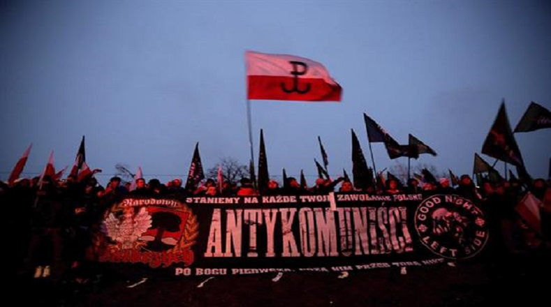 Manifestantes polacos marcharon entre consignas de signo nacionalista y abundante pirotecnia.
