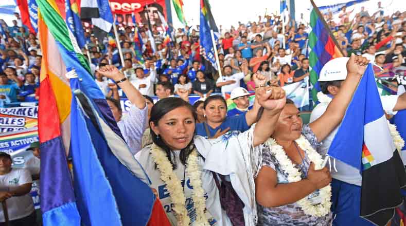 El acto fue precedido por la culminación la víspera del IX Congreso del gobernante Movimiento al Socialismo (MAS), en el municipio Montero del oriental departamento de Santa Cruz. 