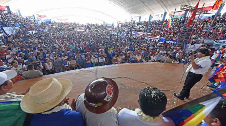 La concentración cuenta con la presencia del vicepresidente venezolano Aristóbulo Istúriz y otros representantes de gobiernos suramericanos. 