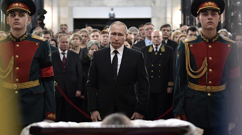 El presidente de Rusia, Vladimir Putin, asistió al funeral del embajador Andréi Kárlov.