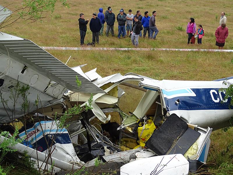 El accidente se produjo en los alrededores del aeródromo Laquecahue, en la región del Biobío  al sur de Santiago entre las 14 y las 17 hora local, según las autoridades.