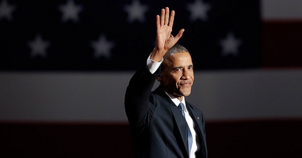 Obama waves to the crowd at his farewell speech.