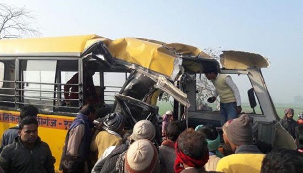 Las muertes se produjeron por un choque entre un camión y un bus escolar.