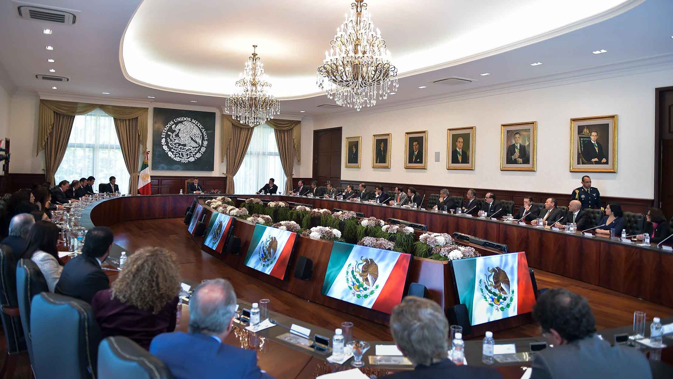 Peña Nieto se reunió con representantes del Senado y de la Cámara de Diputados, en la Residencia Presidencial de Los Pinos.