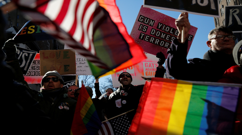  En la marcha predominó la bandera multicolor que representa a la comunidad LGTB, donde también acudió  la conocida actriz estadounidense Cynthia Nixon, que intervino con un breve discurso.
