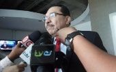 El secretario general del FMLN, Medardo González, expresó a la prensa el rechazo a la actitud injerencista de embajadora estadounidense en San Salvador.