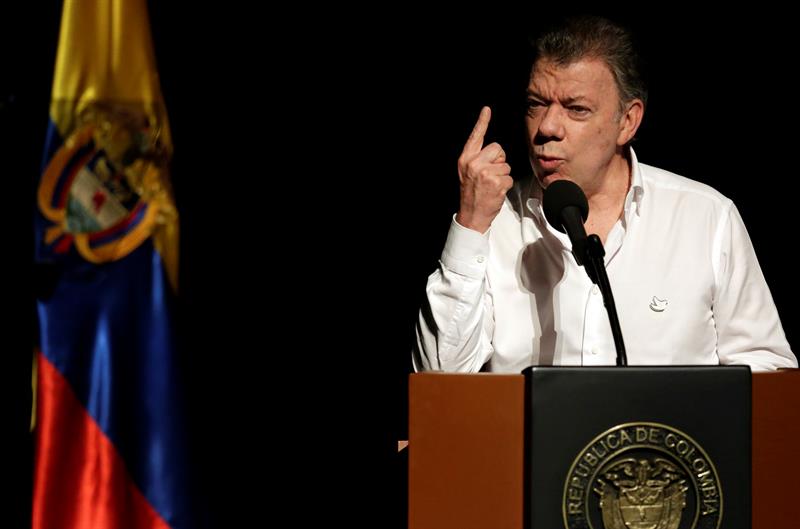 En diciembre de 2016, Santos registró una caída en su popularidad del 60 por ciento y el respaldo de un 35 por ciento.