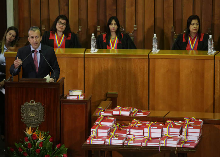 El informe de Memoria y Cuenta 2016 del vicepresidente venezolano fue presentado ante el TSJ debido al estado de nulidad en que se encuentra el Parlamento de ese país.