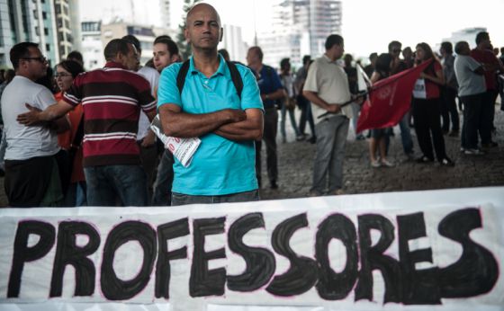 El presidente no electo de Brasil, Michel Temer, es criticado por la propuesta de reforma.
