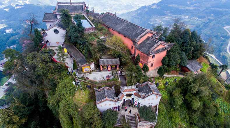 La maravillosa vista del templo Jingyin en China