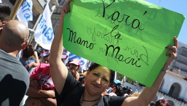 La aplicación de los tarifazos del Gobierno de Macri genera rechazos en el pueblo argentino.