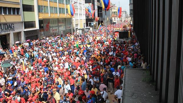 As far as the eyes can see, Chavistas covered the pitch at the entrance to the opposition-dominated National Assembly building.