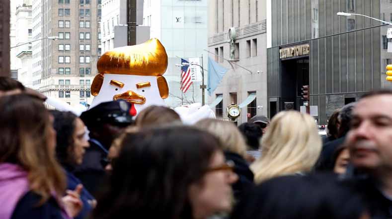 Miles marchan en EE.UU. para exigir a Trump revele sus impuestos