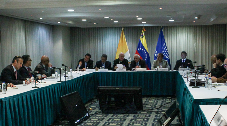 El diálogo cuenta con el acompañamiento del Vaticano, la Unasur y de los expresidentes del Gobierno de España, Panamá y República Dominica.