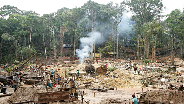 Los ambientalistas denunciaron las violaciones de derechos humanos en las zonas donde se practica la extracción minera.