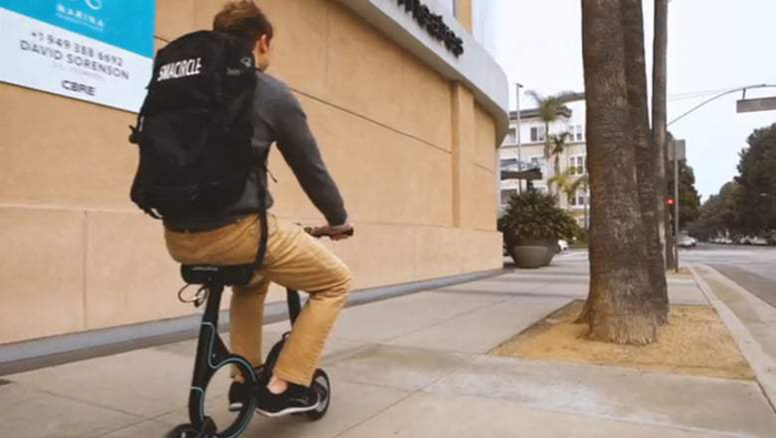 El invento aspira a que las personas combinen en sus viajes la caminata junto con el andar en bicicleta.