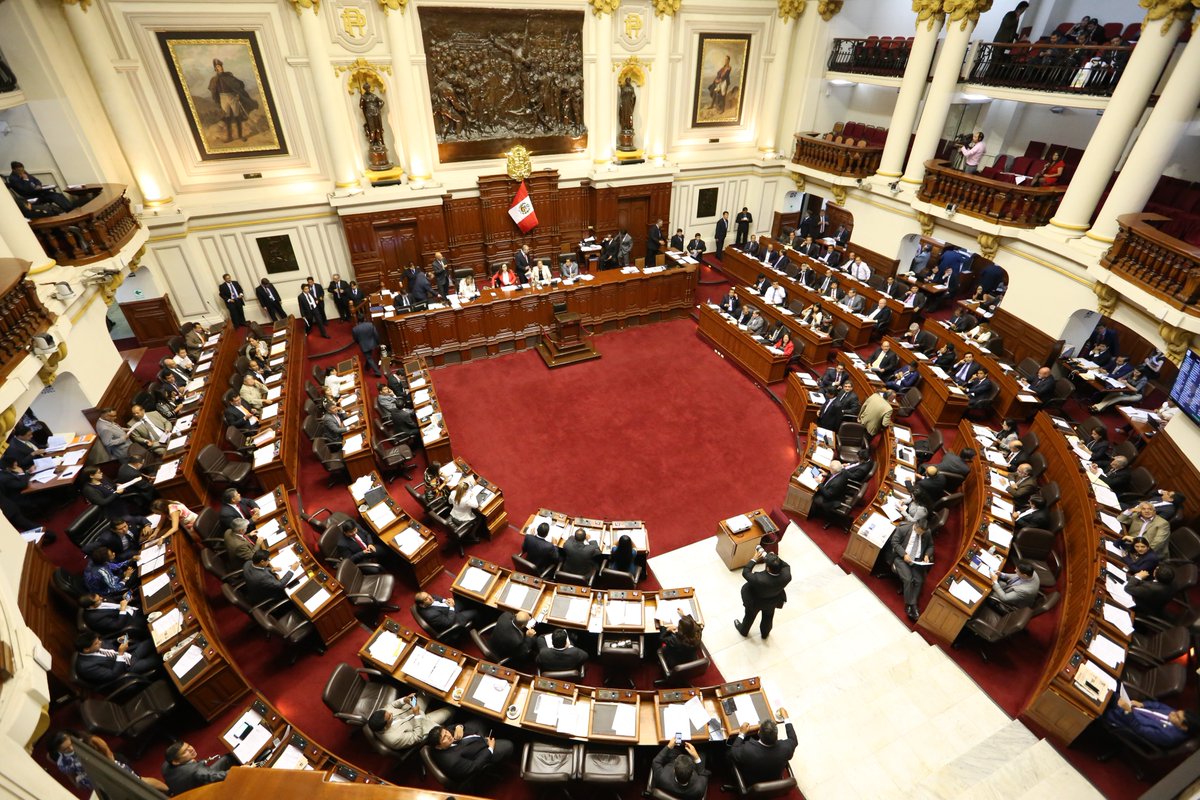 El Congreso tiene 130 legisladores, de los cuales 72 son de Fuerza Popular y  17 representantes de Peruanos por el Kambio.