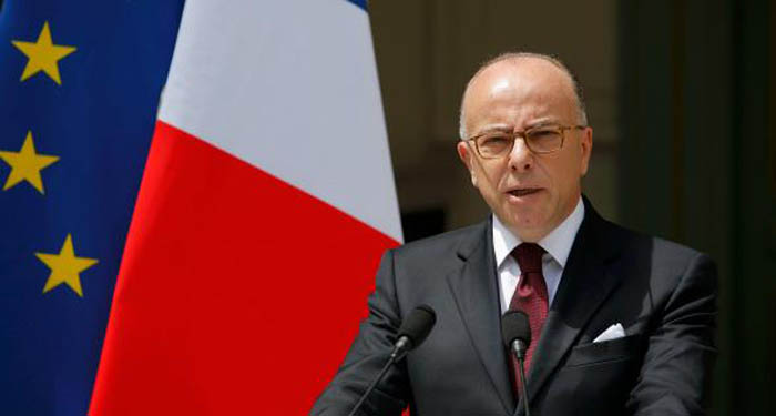 Cazeneuve continuará tratando los asuntos diarios de Francia, hasta que Macron nombre a su nuevo gabinete.