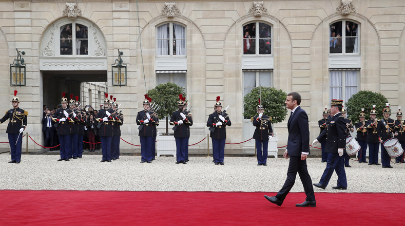 Durante el evento Macron recibió la Gran Cruz y el Gran Collar de Gran Maestro de la Orden Nacional de la Legión de Honor.