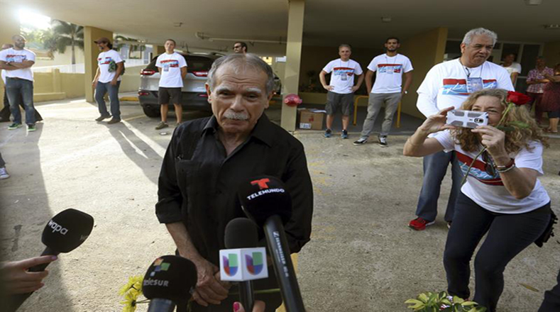 López Rivera fue trasladado en febrero a Puerto Rico, en reclusión domiciliaria en el hogar de su hija Clarisa, después de que fuera autorizado su regreso a la isla y en enero pasado le fuera conmutada la pena por el expresidente Barack Obama.