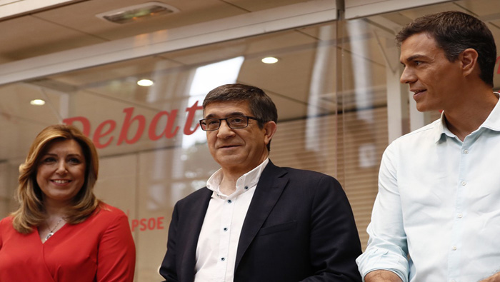 Susana Díaz (i), Patxi López (c) y Pedro Sánchez previo al único debate de candidatos a la secretaría general.