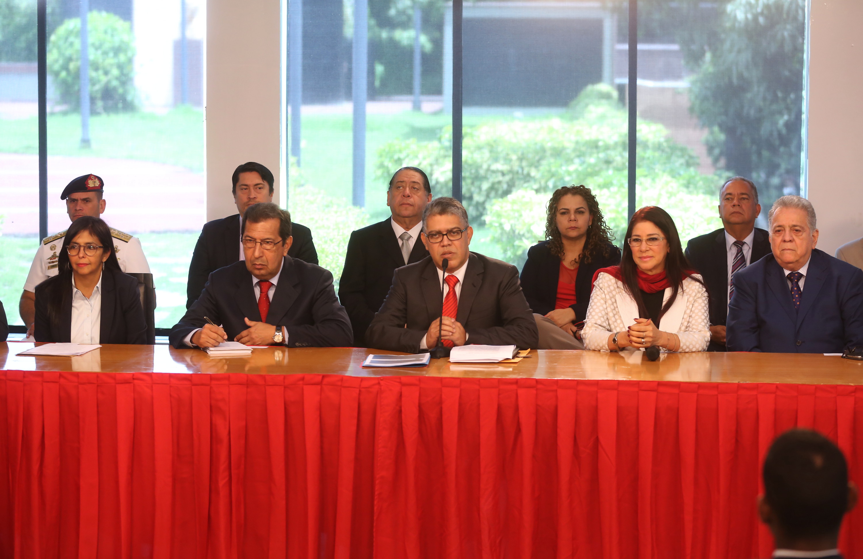 La Comisión Presidencial para el proceso Constituyente reiteró el llamado al diálogo y exhortó a los venezolanos a no permitir actos desestabilizadores.