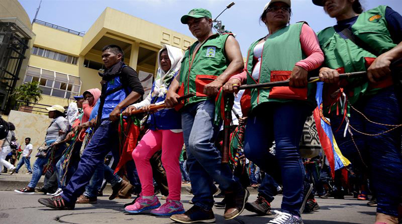 Con el objetivo de denunciar el asesinato de sus líderes, cerca de cinco mil miembros de comunidades indígenas de Colombia se movilizaron este miércoles en Cali.