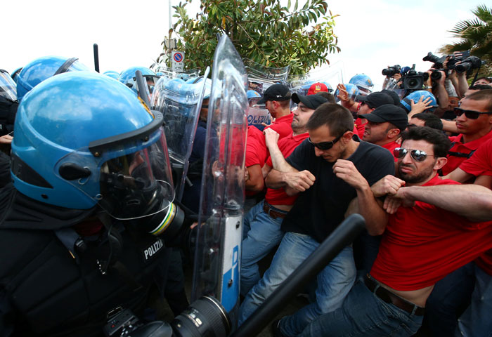 El enfrentamiento con las fuerzas policiales se produjo cuando manifestantes intentaron cruzar la zona de seguridad.
