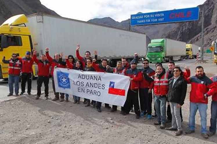 Desde el pasado miércoles la Asociación Nacional de Funcionarios de Aduanas de Chile inició un paro nacional indefinido.