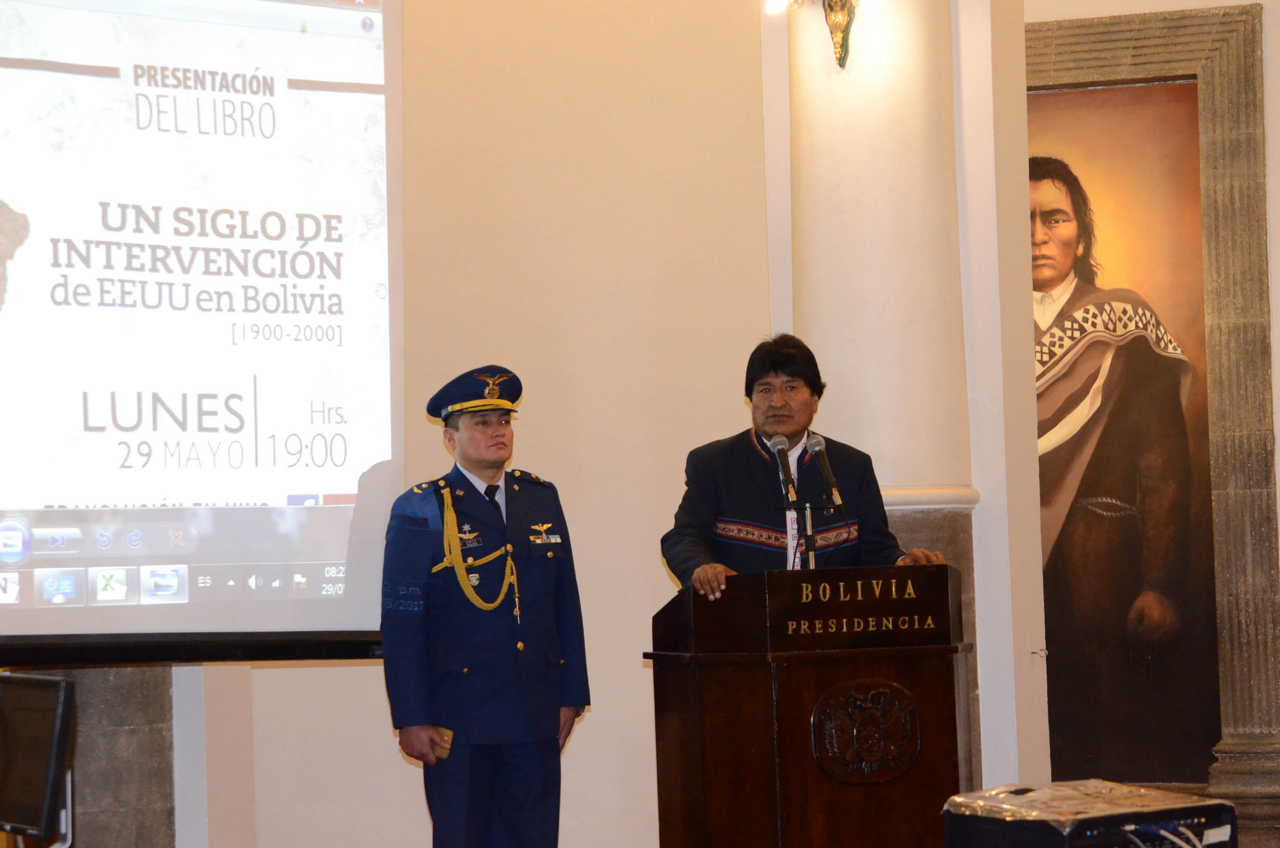 Gobierno boliviano presenta seis tomos de libro sobre la historia de acciones estadounidenses contra el país.