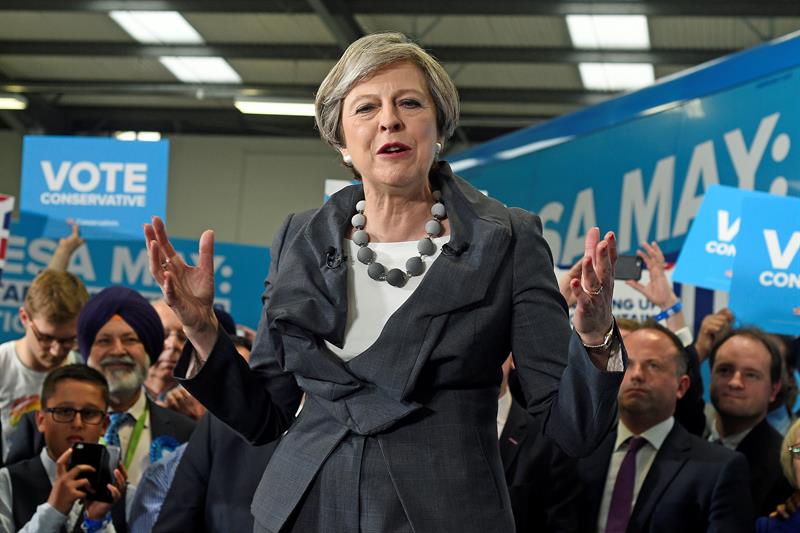 La primera ministra británica, Theresa May, durante un acto de campaña previo a comicios generales.