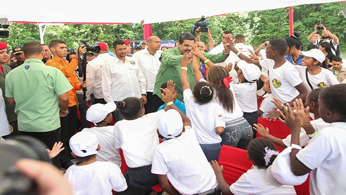 El presidente Maduro instó a los estudiantes a lograr los cambios que sueñan para Venezuela mediante la Constituyente.