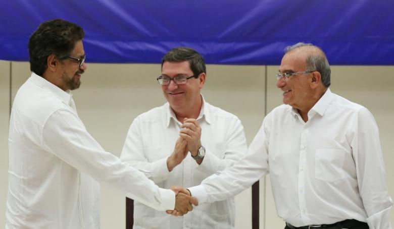 FARC lead negotiator Ivan Marquez and Colombia's lead government negotiator Humberto de la Calle shake hands. Havana, Cuba, August 24, 2016.
