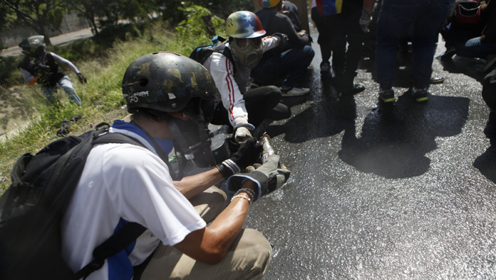 Los actos violentos en Venezuela, impulsados por grupos extremistas de la oposición, han dejado más de 70 fallecidos.