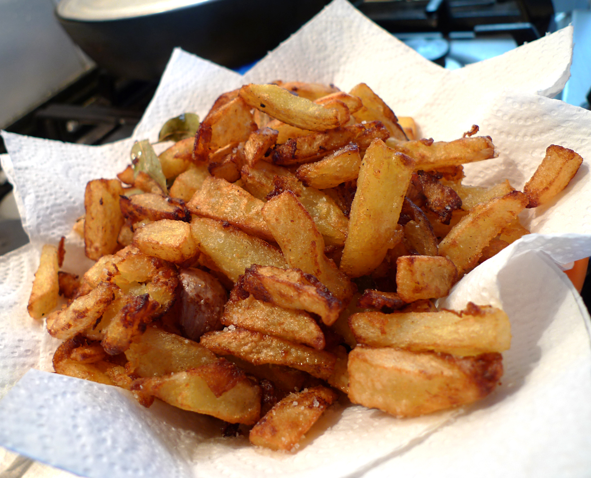 Los investigadores aseguran que las formas más saludables para cocinar las patatas son hervidas, horneadas o asadas.