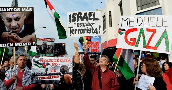 People rally in Santiago, Chile, on Aug. 2, 2014, to protest against Israel’s military campaign in Gaza.