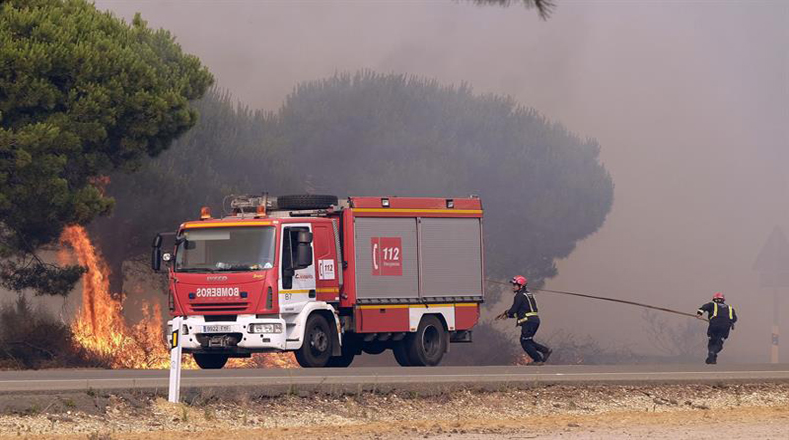 Más de 2.000 personas tuvieron que ser desalojadas este domingo por el incendio forestal declarado en el entorno de Doñana.