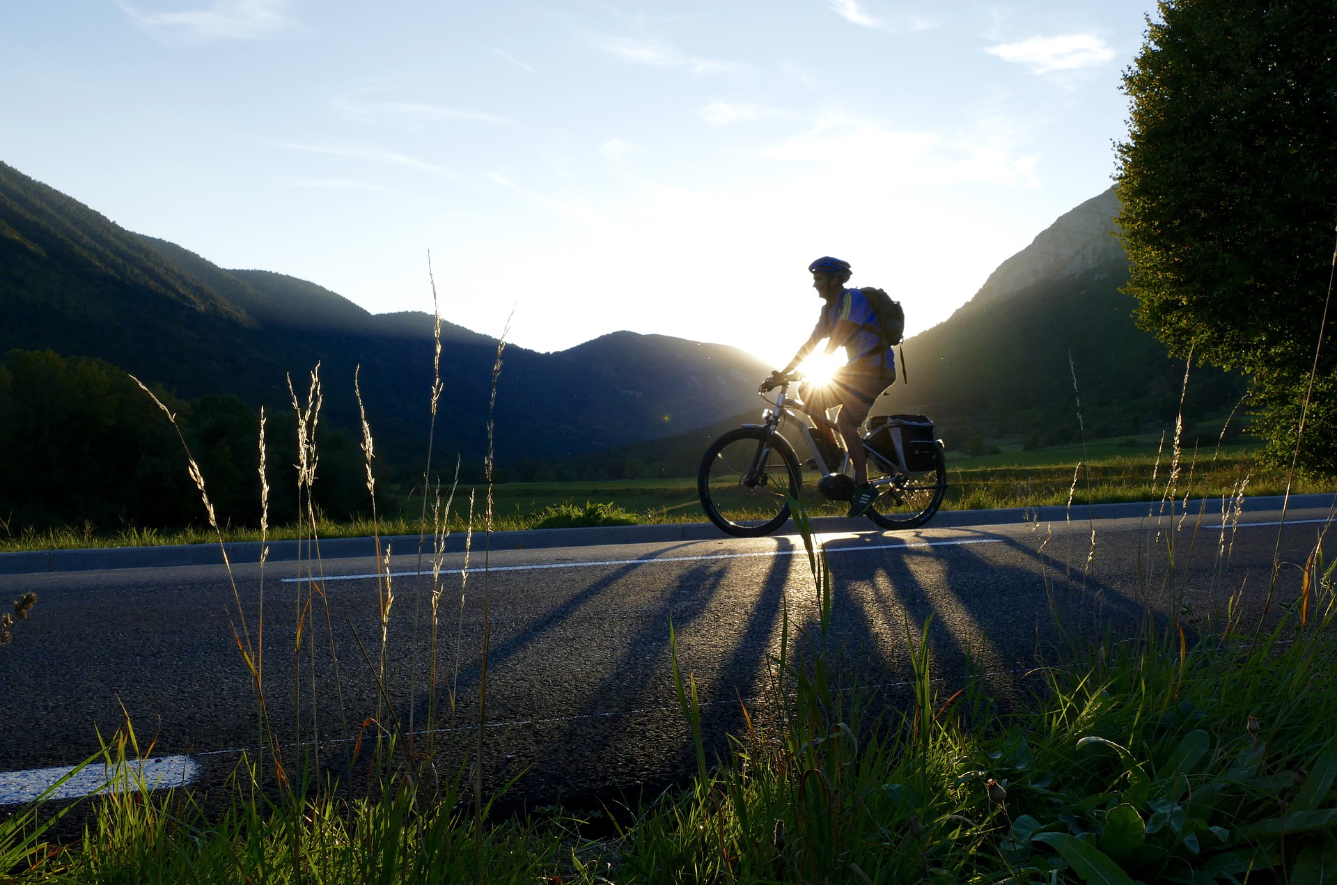 Montar bicicletas puede traer múltiples beneficios para la salud, tanto física como mental.