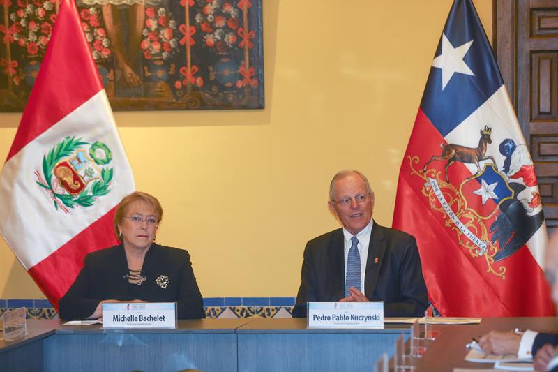 Michelle Bachelet fue recibida con los honores militares en Perú.