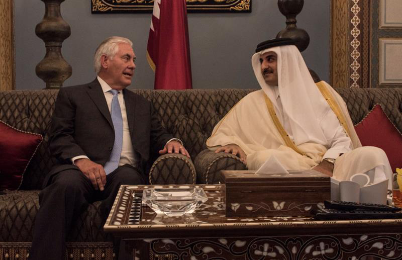 Rex Tillerson se reunirá con el emir qatarí Tamim bin Hamad al Zani para encontrar posibles soluciones a la crisis.