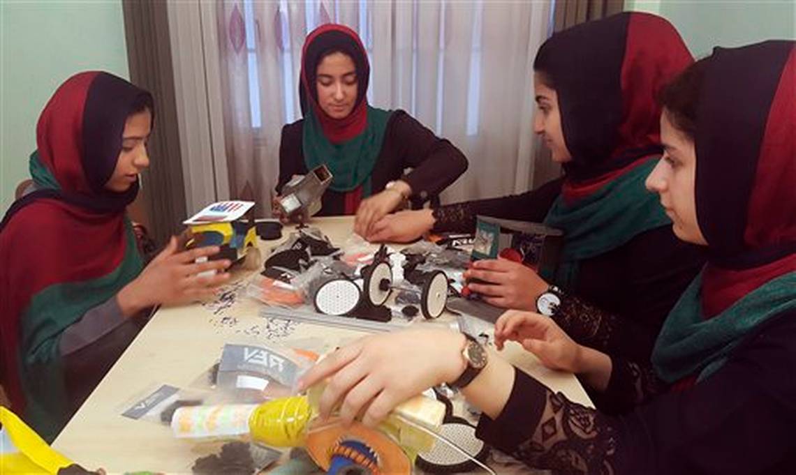 39 por ciento de los 9,2 millones de estudiantes en Aganistán son mujeres, según el Ministerio afgano de Educación.