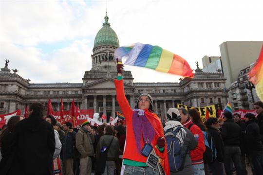 Organizaciones sociales celebraron la aprobación del matrimonio igualitario