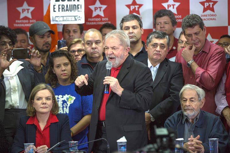 Los datos de DataPoder360 colocan a Lula da Silva en primer lugar del sondeo con el 26 por ciento de intención de votos.