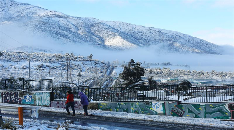 La nieve cayó también en otras regiones del centro-sur del país, como las de Valparaíso, O