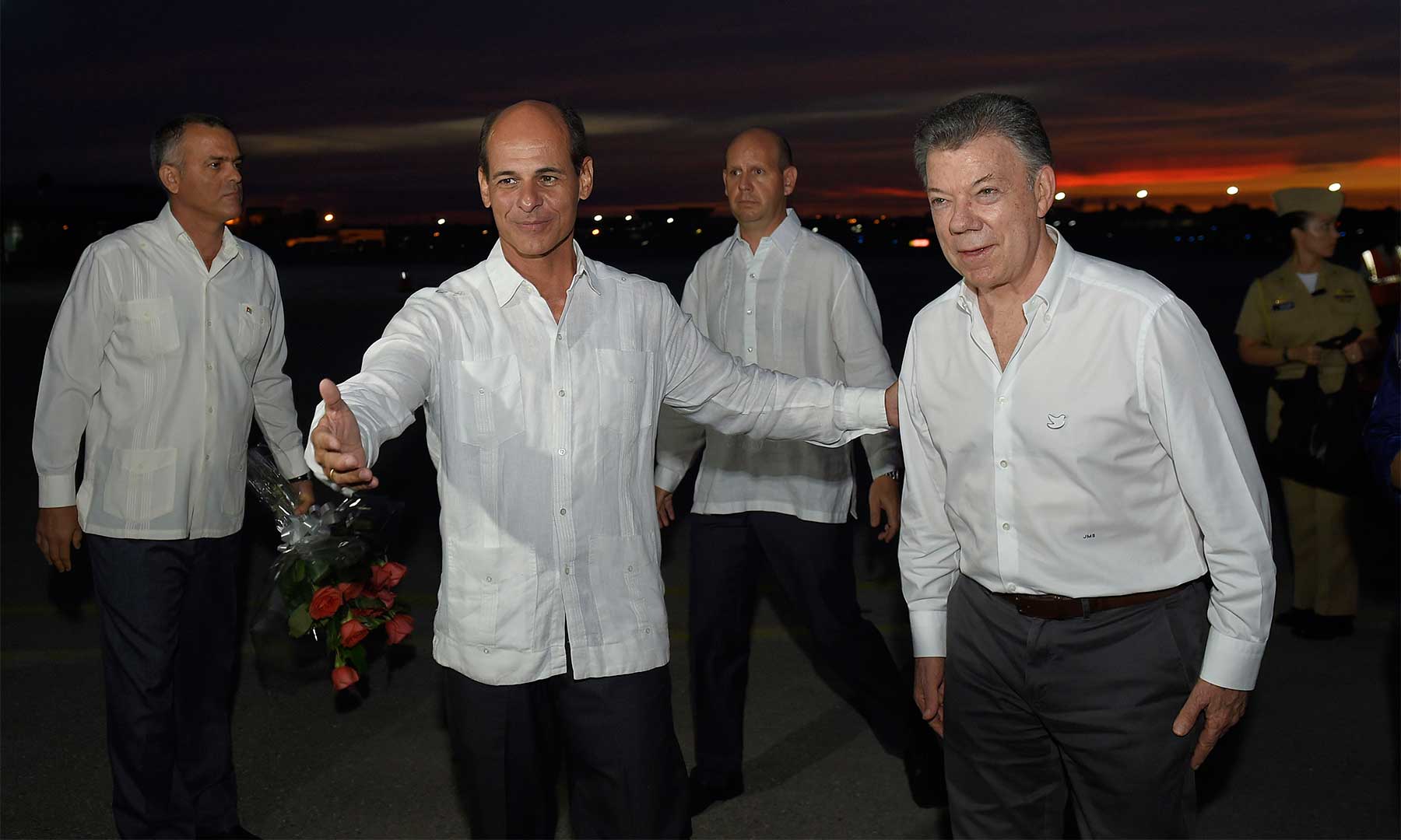 Juan Manuel Santos fue recibido por el canciller cubano Rogelio Sierra.