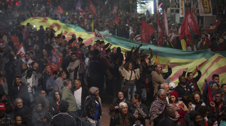 Las manifestaciones fueron convocadas por el Partido de los Trabajadores (PT) en cuya fundación participó el expresidente Lula en 1980, así como por sindicatos y movimientos sociales de corte progresista.