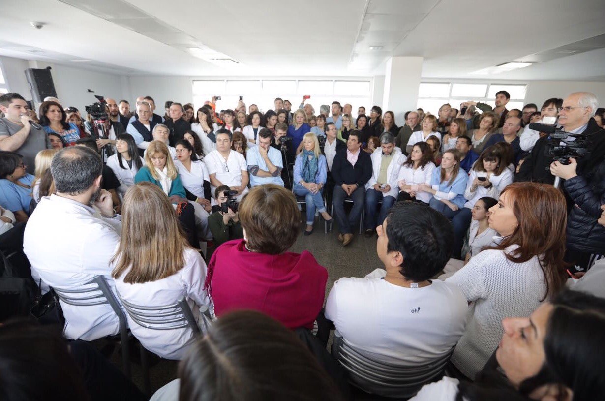 La exmandataria se reunió con el personal del hospital Materno Infantil Teresa Germani ubicado en La Matanza